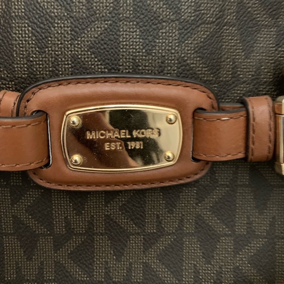 Michael Kors handbag | great condition!!! | includes strap | has lots of pockets - Picture 2 of 5